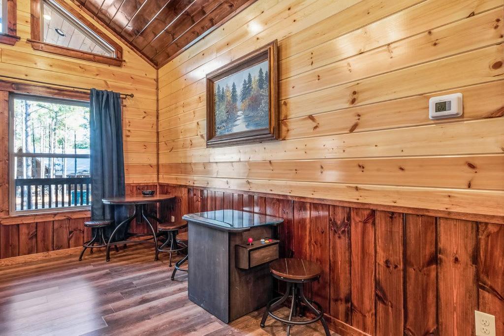 Large Luxury 2Br Cabin W Hot Tub Double Trouble Was Designed For Fun Comfort And Memories Minutes From Buzzling Hochatown And Beautiful Beaver Bend State Park Broken Bow Extérieur photo