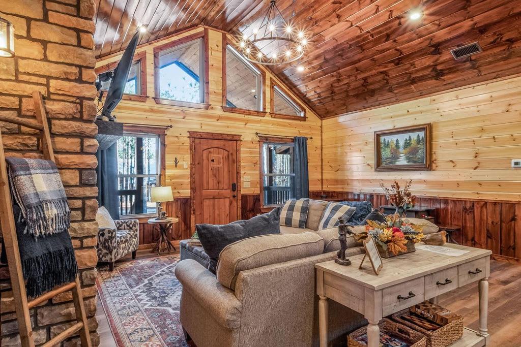 Large Luxury 2Br Cabin W Hot Tub Double Trouble Was Designed For Fun Comfort And Memories Minutes From Buzzling Hochatown And Beautiful Beaver Bend State Park Broken Bow Extérieur photo