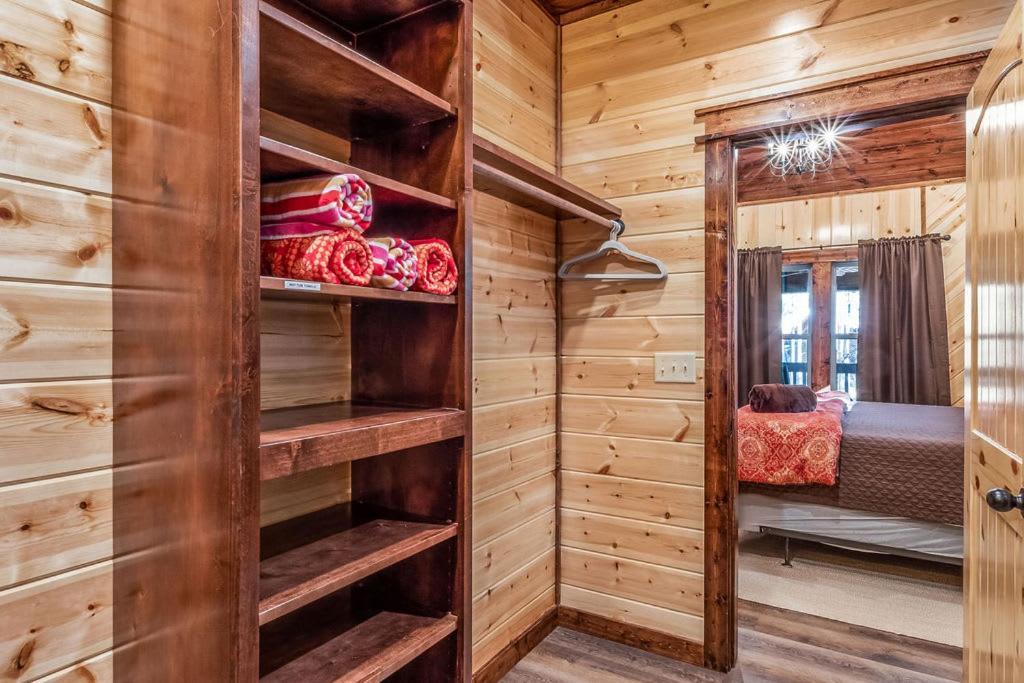 Large Luxury 2Br Cabin W Hot Tub Double Trouble Was Designed For Fun Comfort And Memories Minutes From Buzzling Hochatown And Beautiful Beaver Bend State Park Broken Bow Extérieur photo