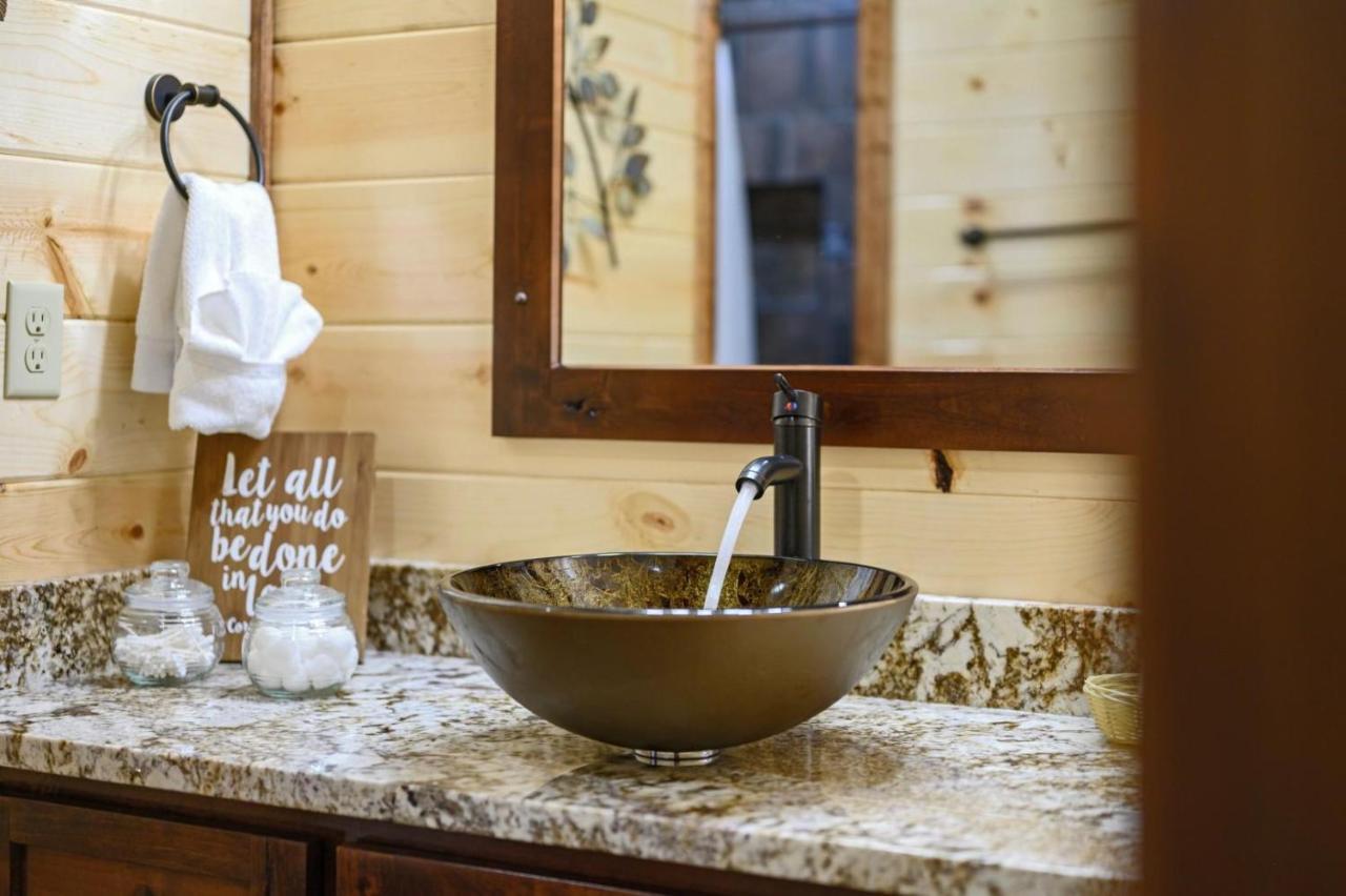 Large Luxury 2Br Cabin W Hot Tub Double Trouble Was Designed For Fun Comfort And Memories Minutes From Buzzling Hochatown And Beautiful Beaver Bend State Park Broken Bow Extérieur photo